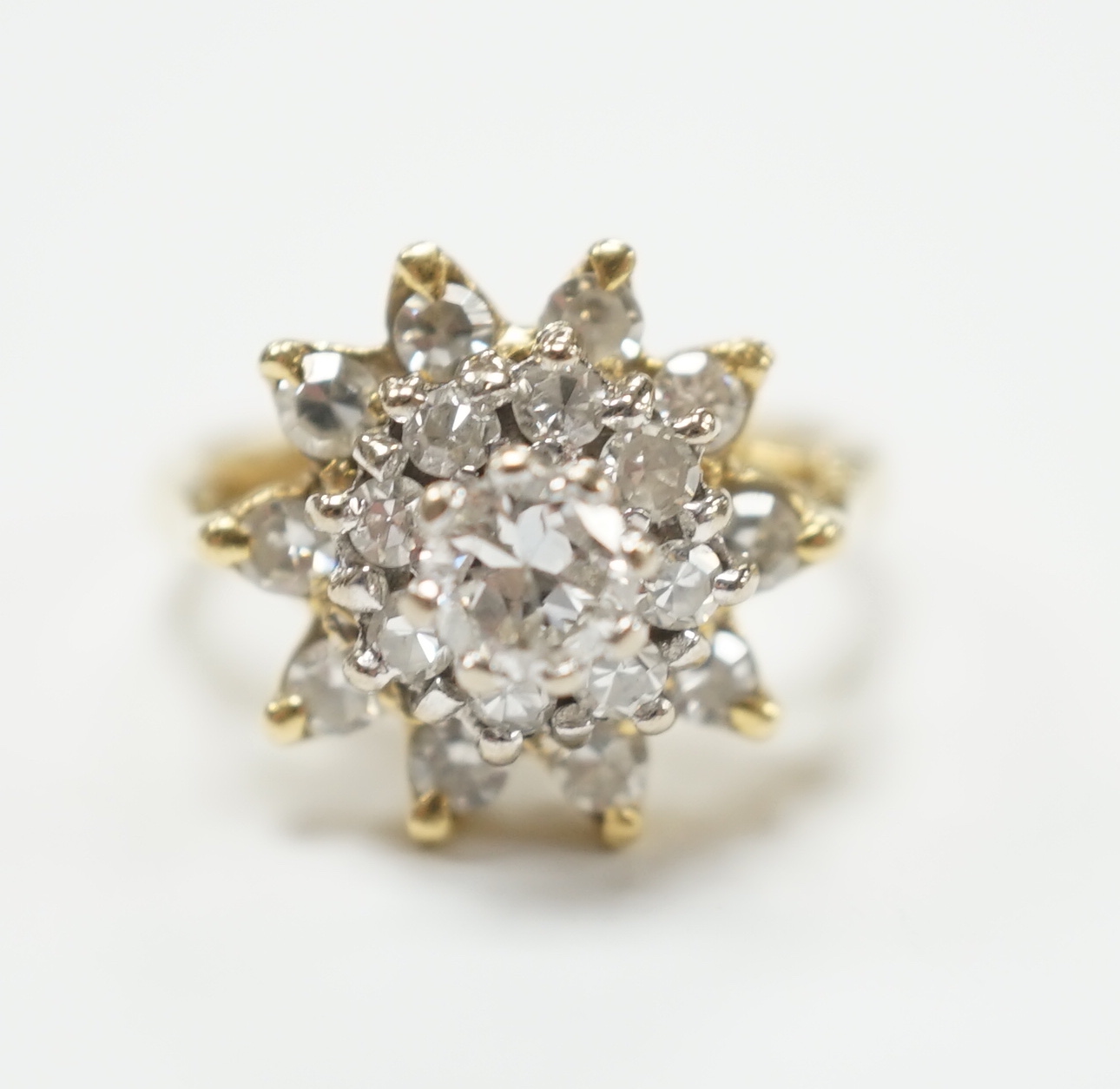 An 18ct and diamond cluster set dress ring, size I, gross weight 5.8 grams